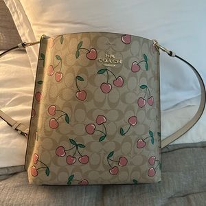Coach tan medium size shoulder bag